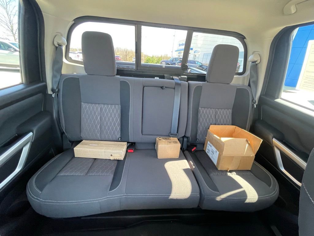 Used 2024 Nissan Titan SV w/ SV Convenience Package image 17