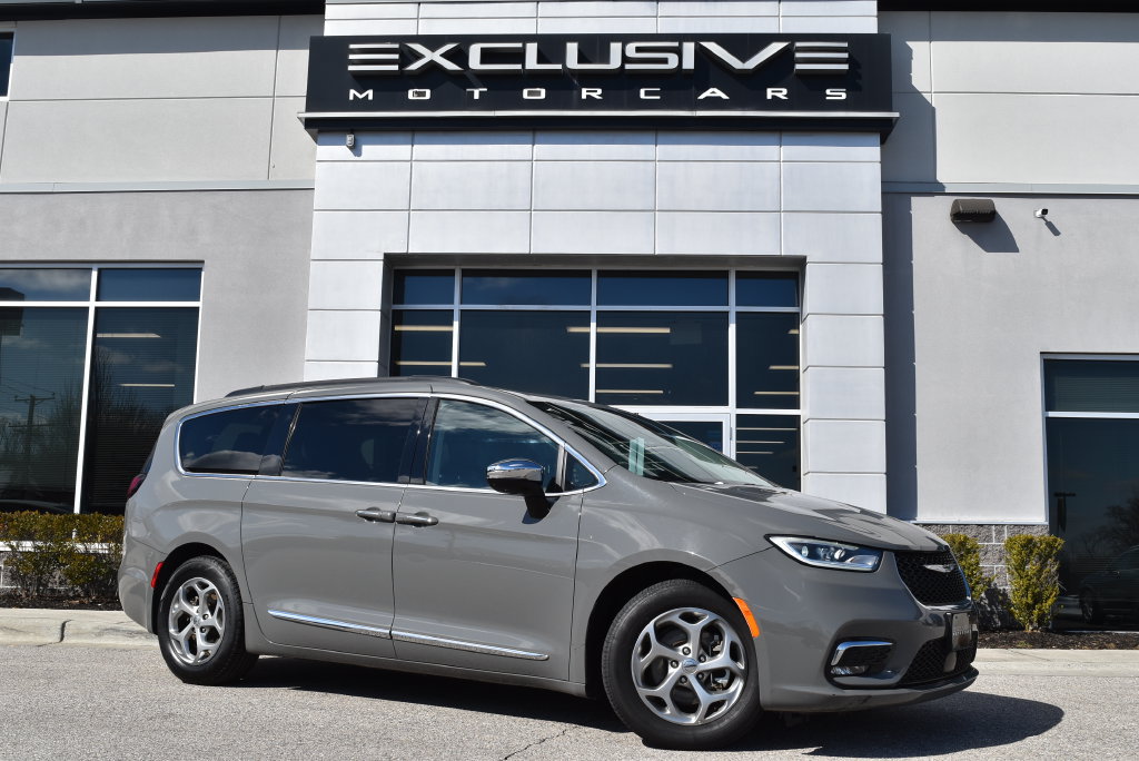 Used 2023 Chrysler Pacifica Limited