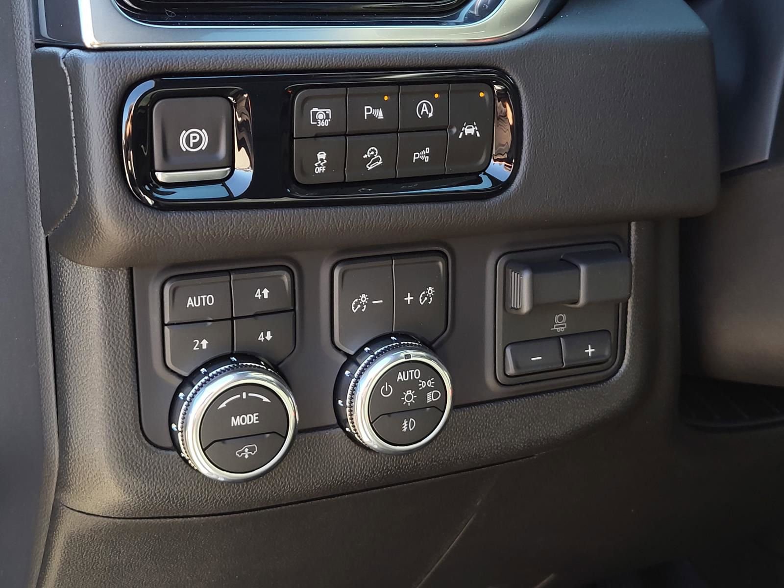 New 2026 GMC Yukon XL Denali w/ Denali Reserve Package AWD/4WD image 9