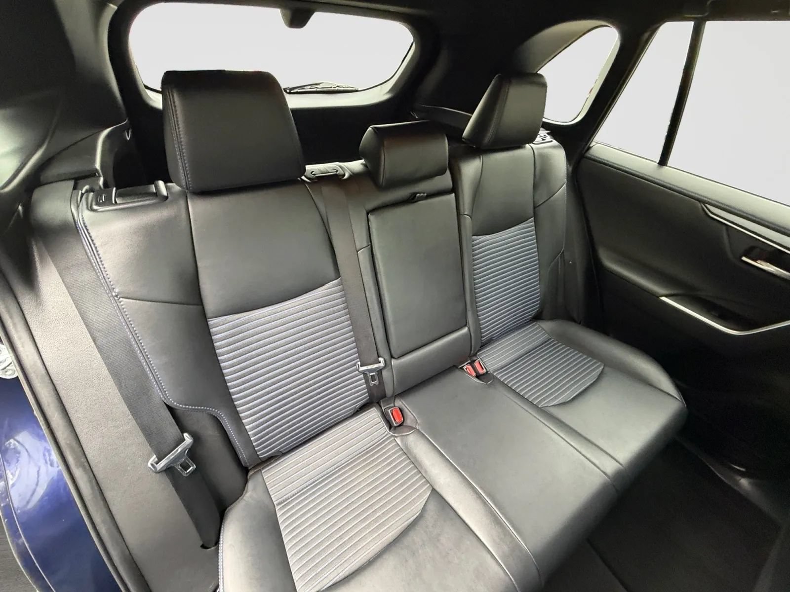 Used 2021 Toyota RAV4 XSE w/ XSE Grade Weather Package AWD/4WD image 18