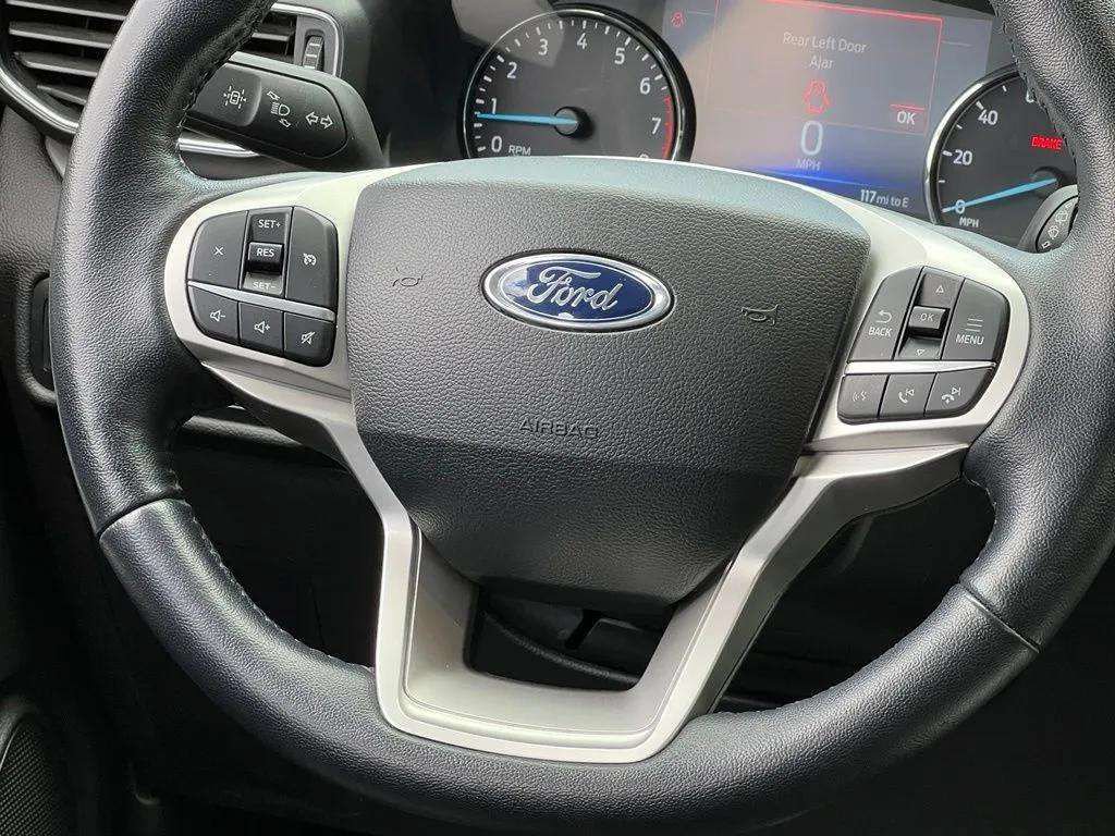 Used 2022 Ford Explorer XLT w/ Equipment Group 202A AWD/4WD image 17