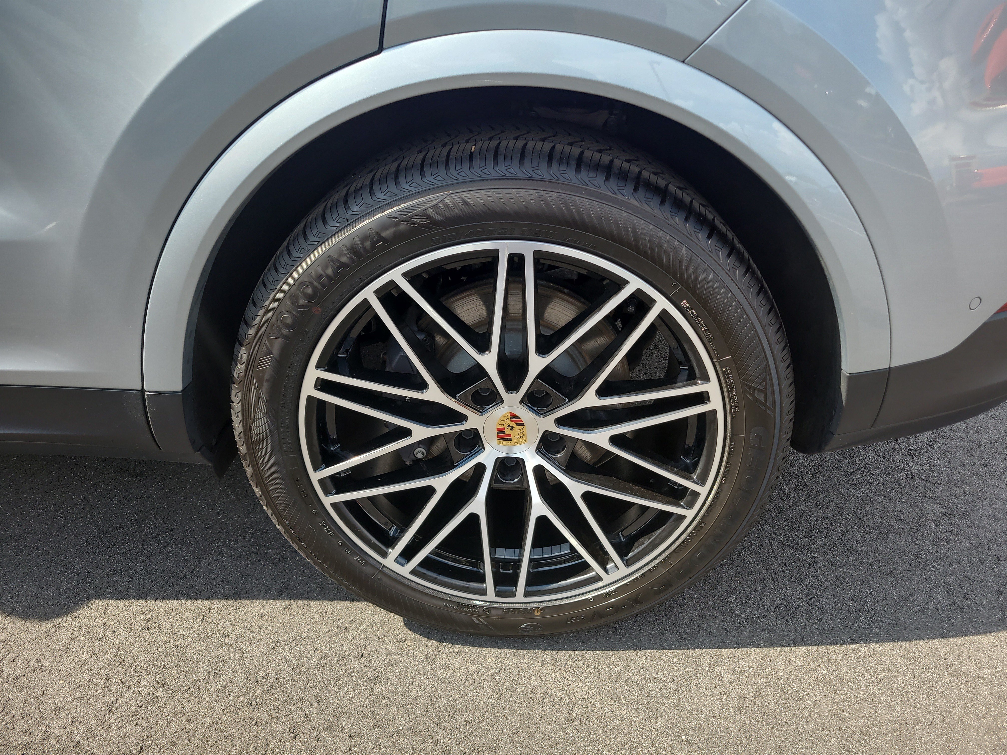 Used 2024 Porsche Cayenne AWD/4WD image 10
