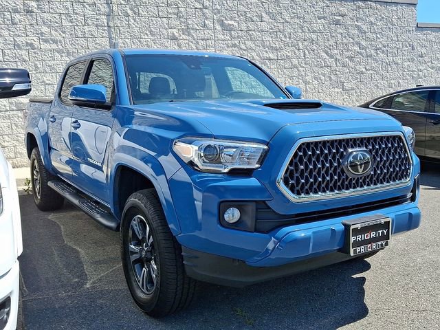 Used 2019 Toyota Tacoma TRD Sport AWD/4WD image 3