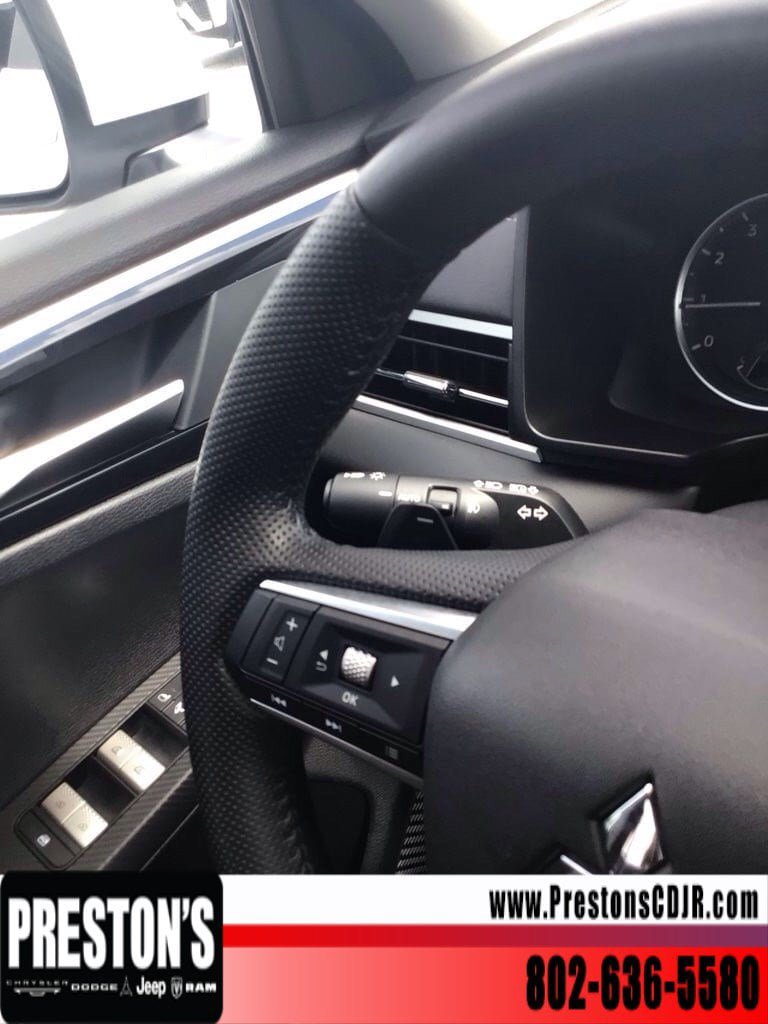 Used 2025 Mitsubishi Outlander AWD image 15