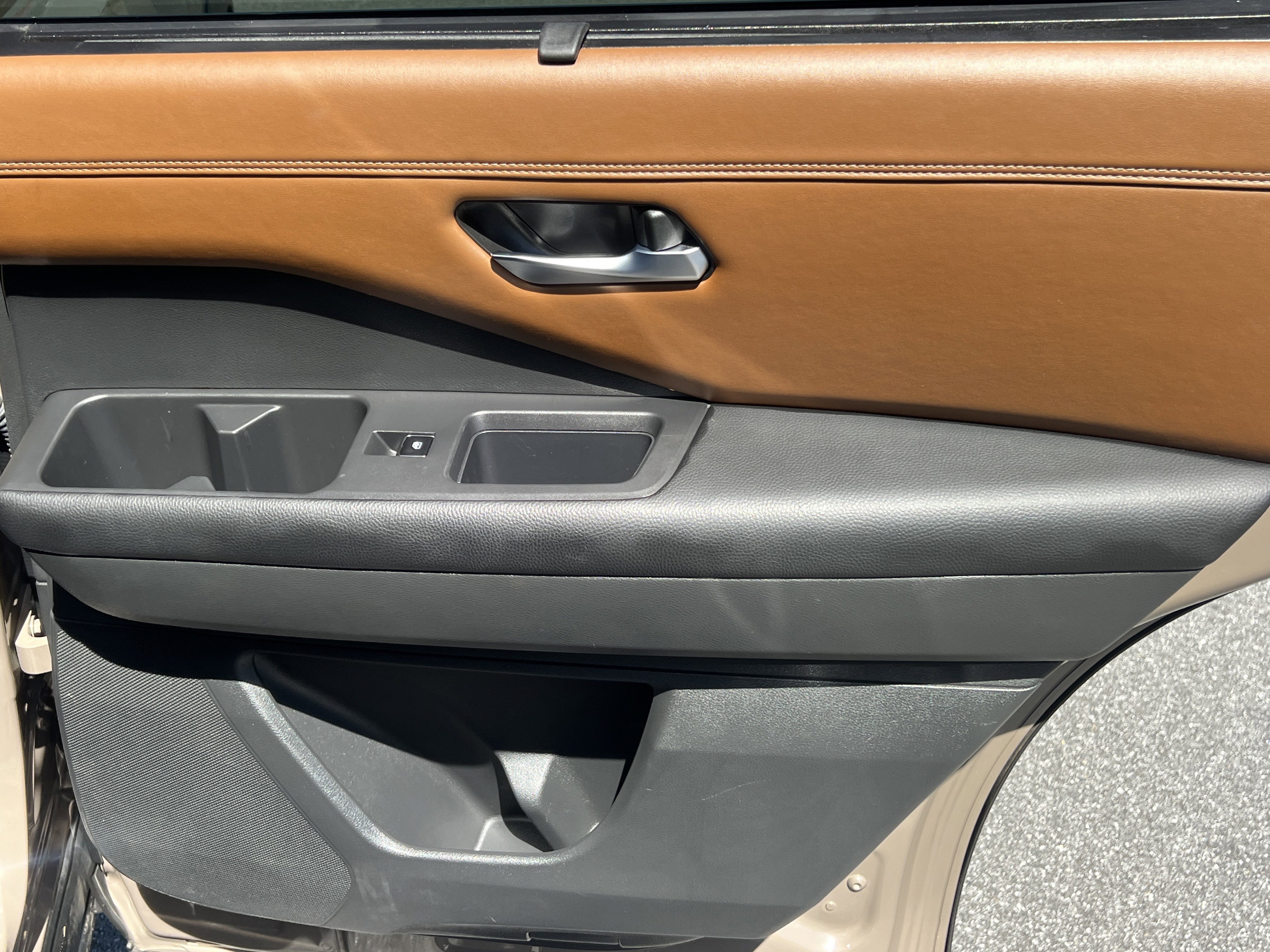 Used 2024 Nissan Pathfinder Platinum w/ Cargo Package image 21