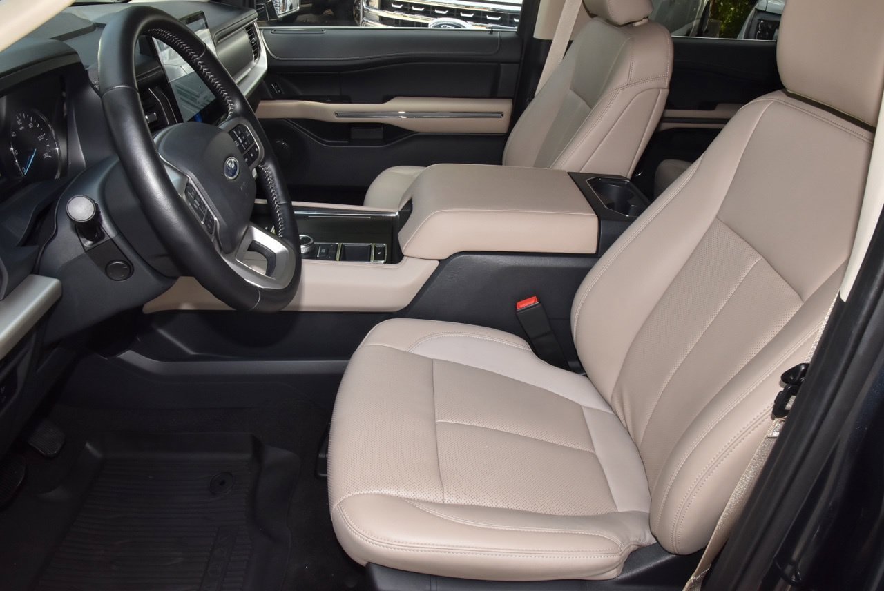 Used 2024 Ford Expedition XLT RWD image 13