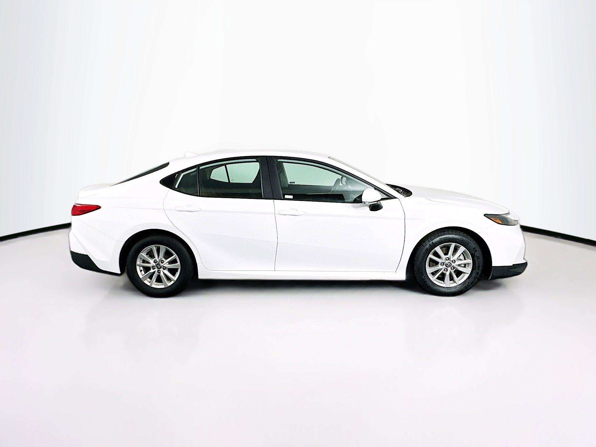 Used 2025 Toyota Camry LE image 10