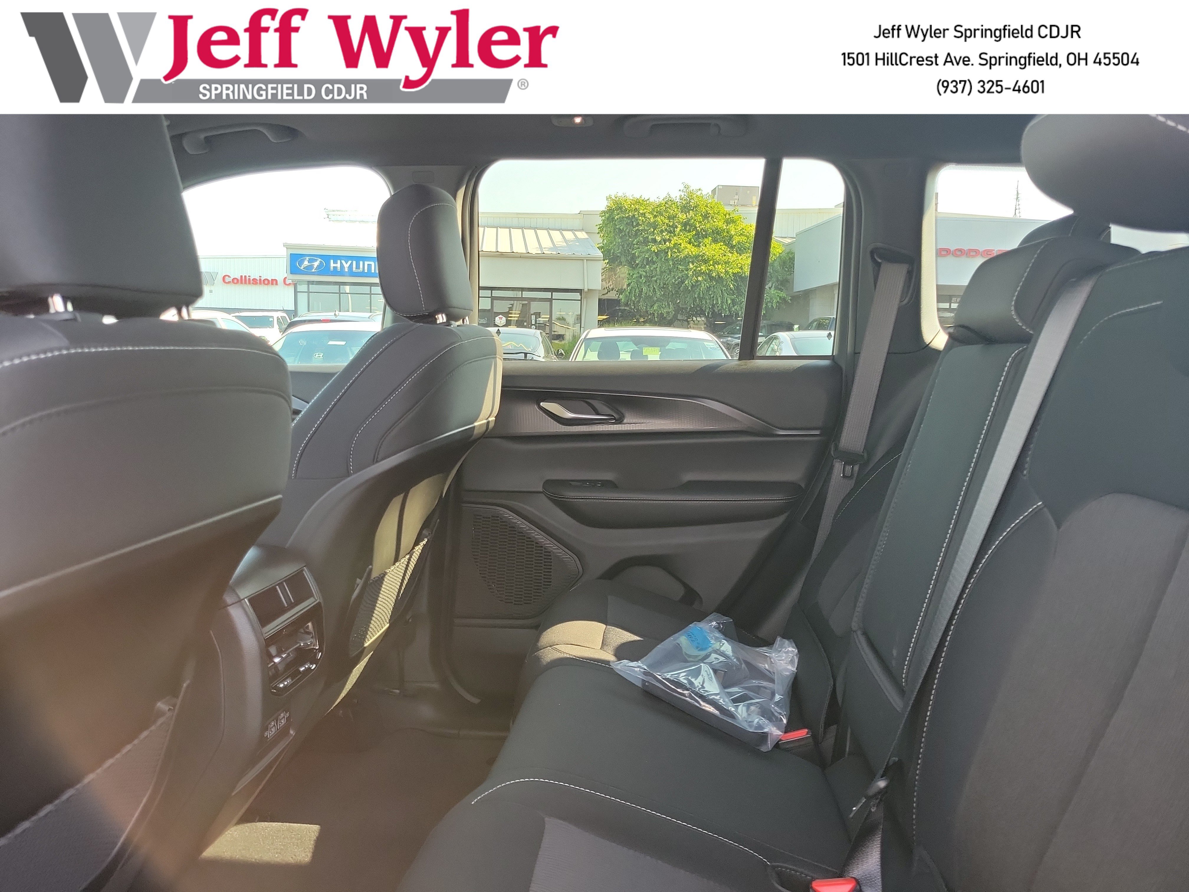 New 2026 Jeep Grand Cherokee Laredo X AWD/4WD image 16