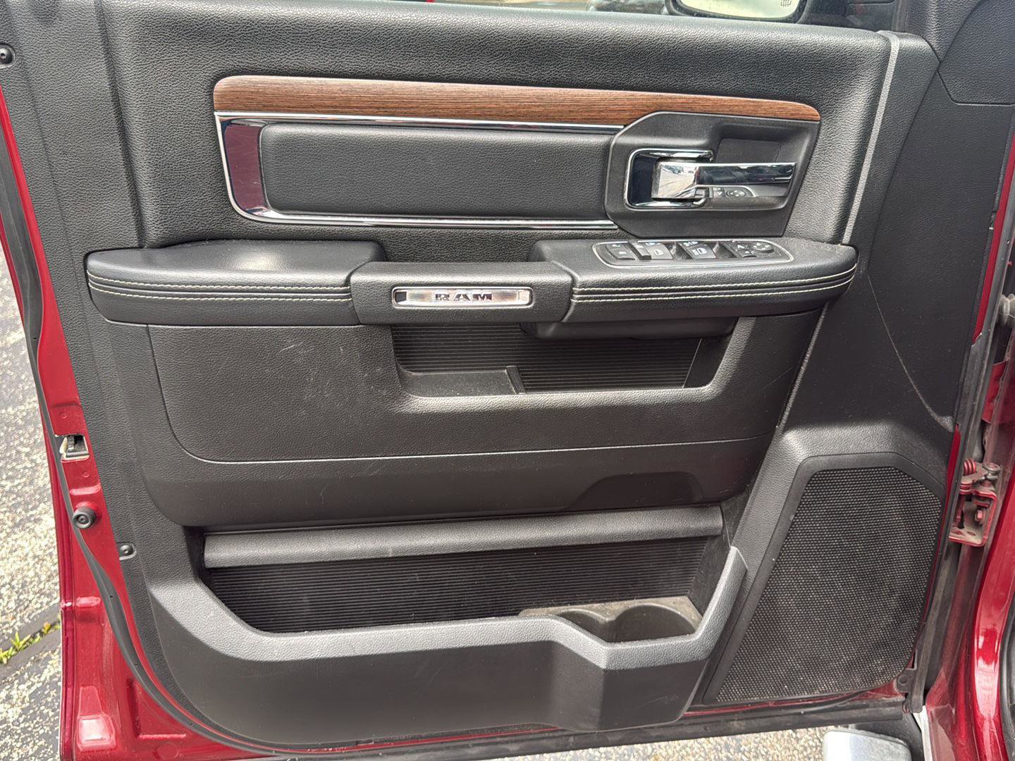 Used 2015 RAM 1500 Laramie w/ Convenience Group AWD/4WD image 15