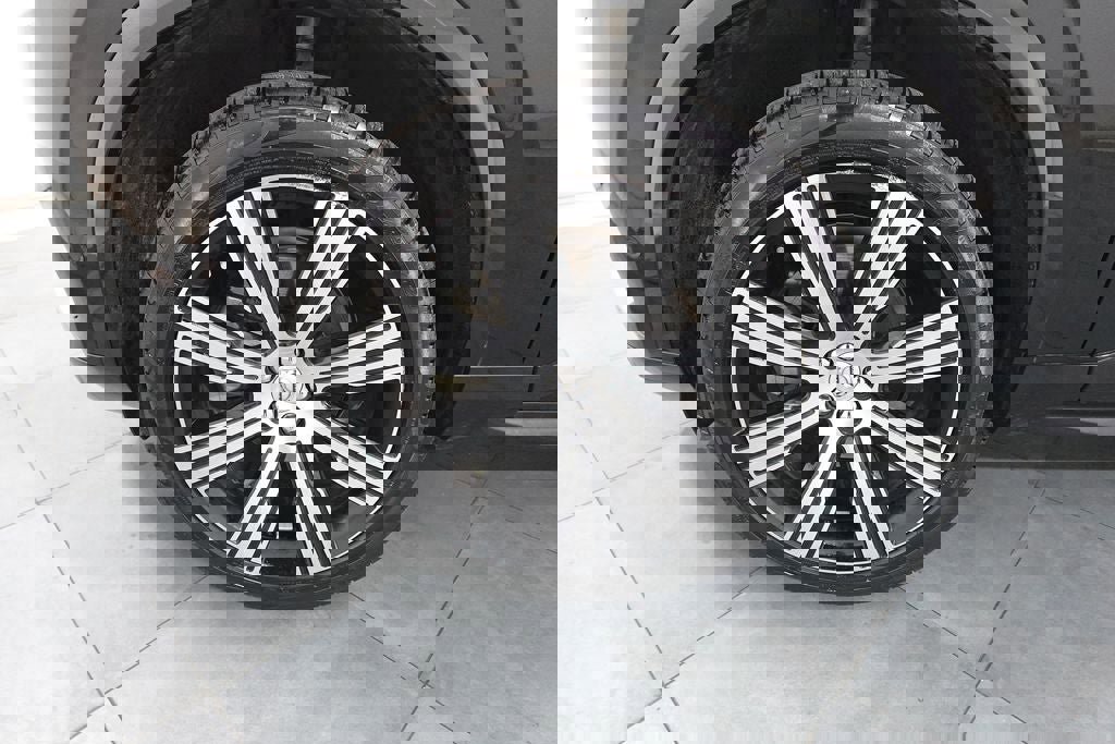 Used 2023 Volvo XC90 B6 Ultimate w/ Protection Package Premier image 29