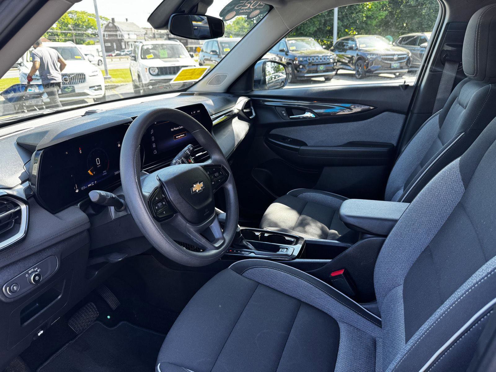 Used 2025 Chevrolet TrailBlazer LT AWD/4WD image 14