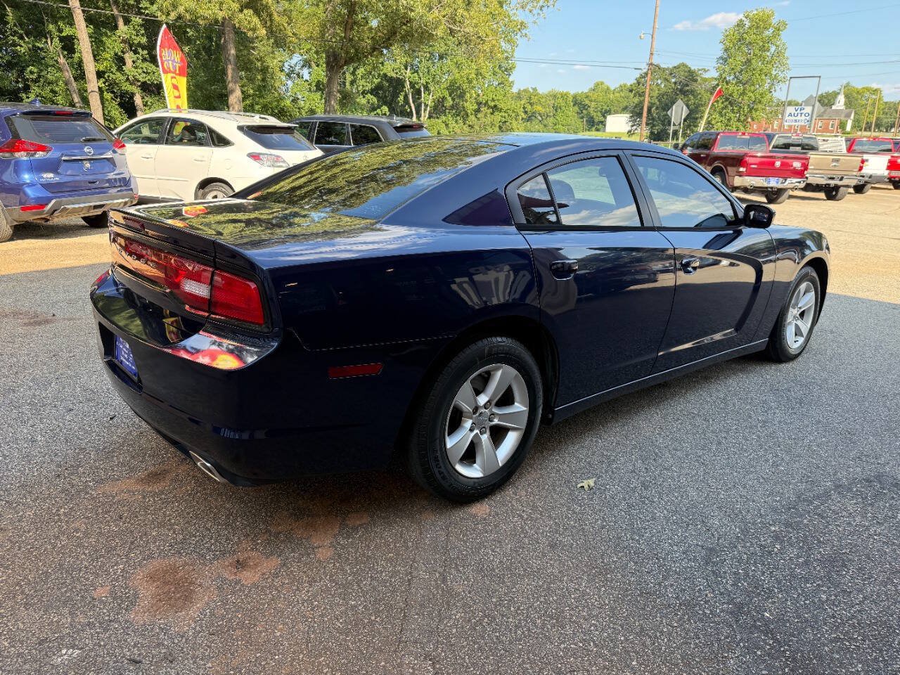 Used 2014 Dodge Charger SE RWD image 4