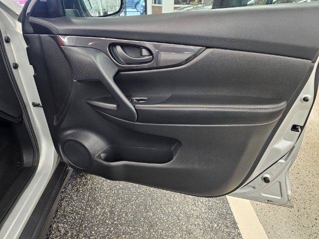 Used 2020 Nissan Rogue S AWD/4WD image 25