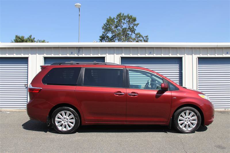 Used 2017 Toyota Sienna XLE Premium AWD/4WD image 8