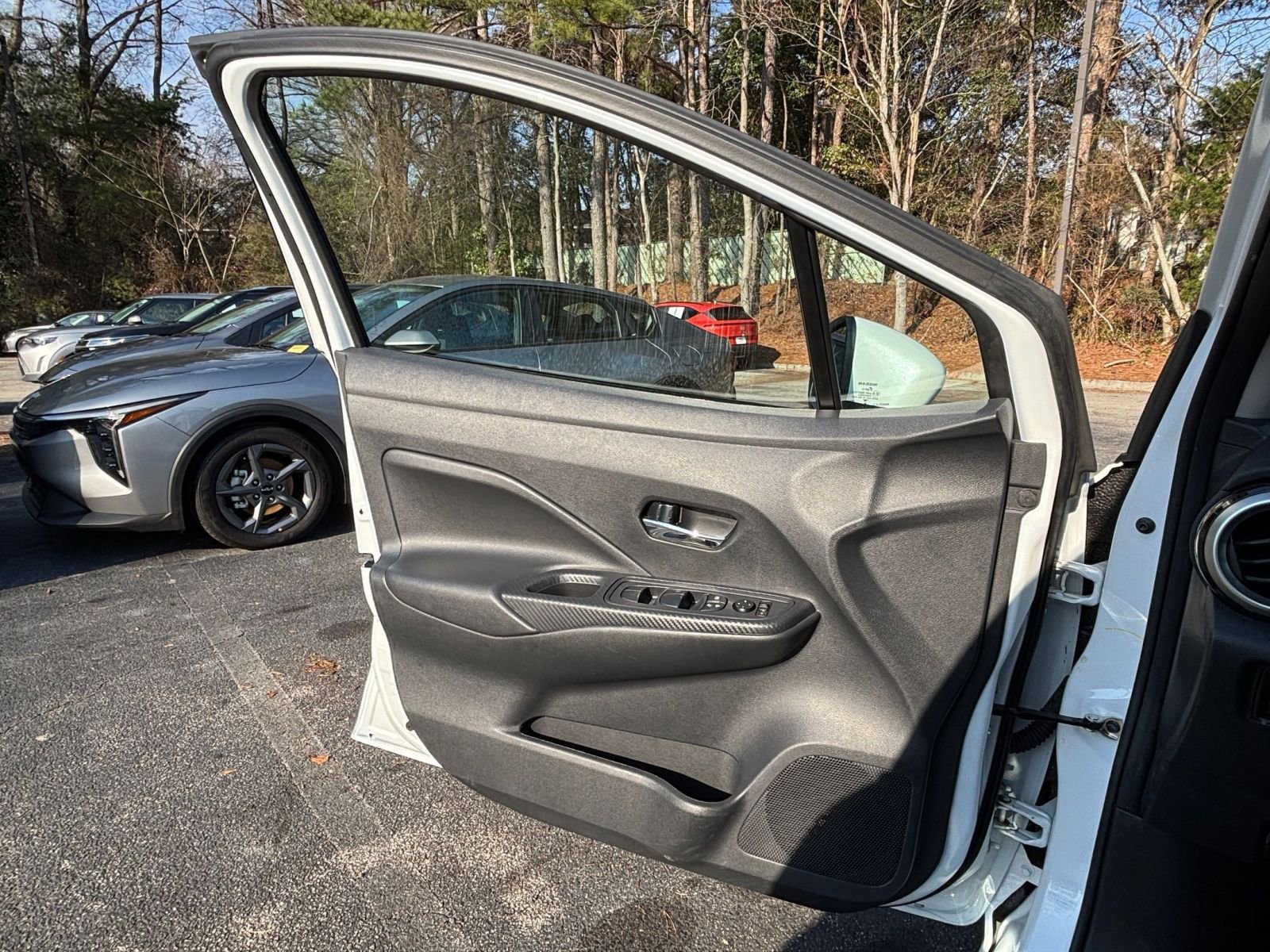 Used 2025 Nissan Versa SV FWD image 18