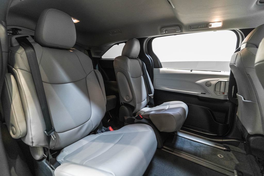 New 2026 Toyota Sienna XLE FWD image 37