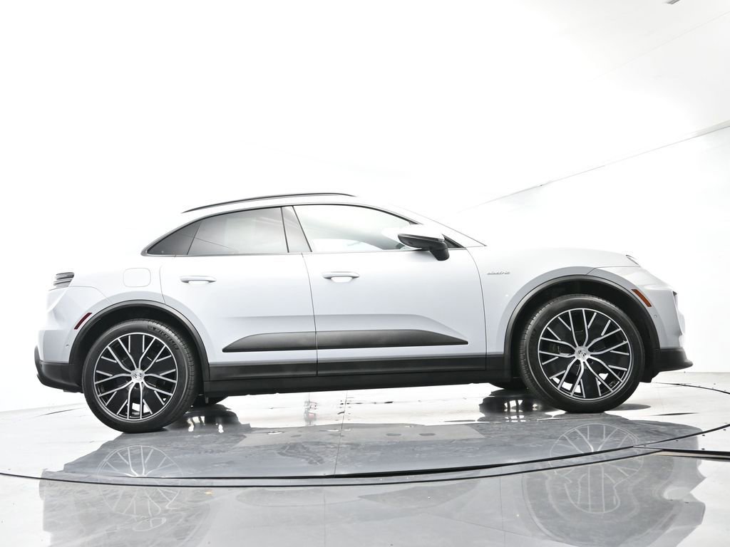 Certified 2025 Porsche Macan Electric image 54