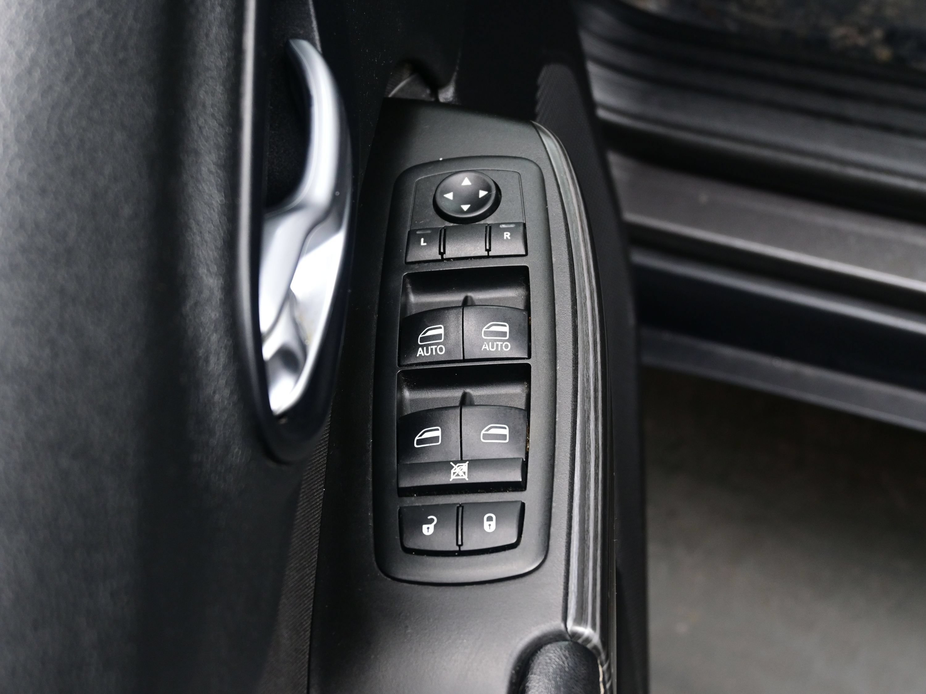 Used 2014 Jeep Cherokee Latitude FWD image 13