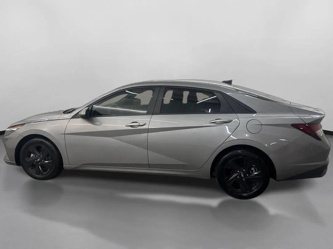 Used 2023 Hyundai Elantra SEL w/ Cargo Package FWD image 5