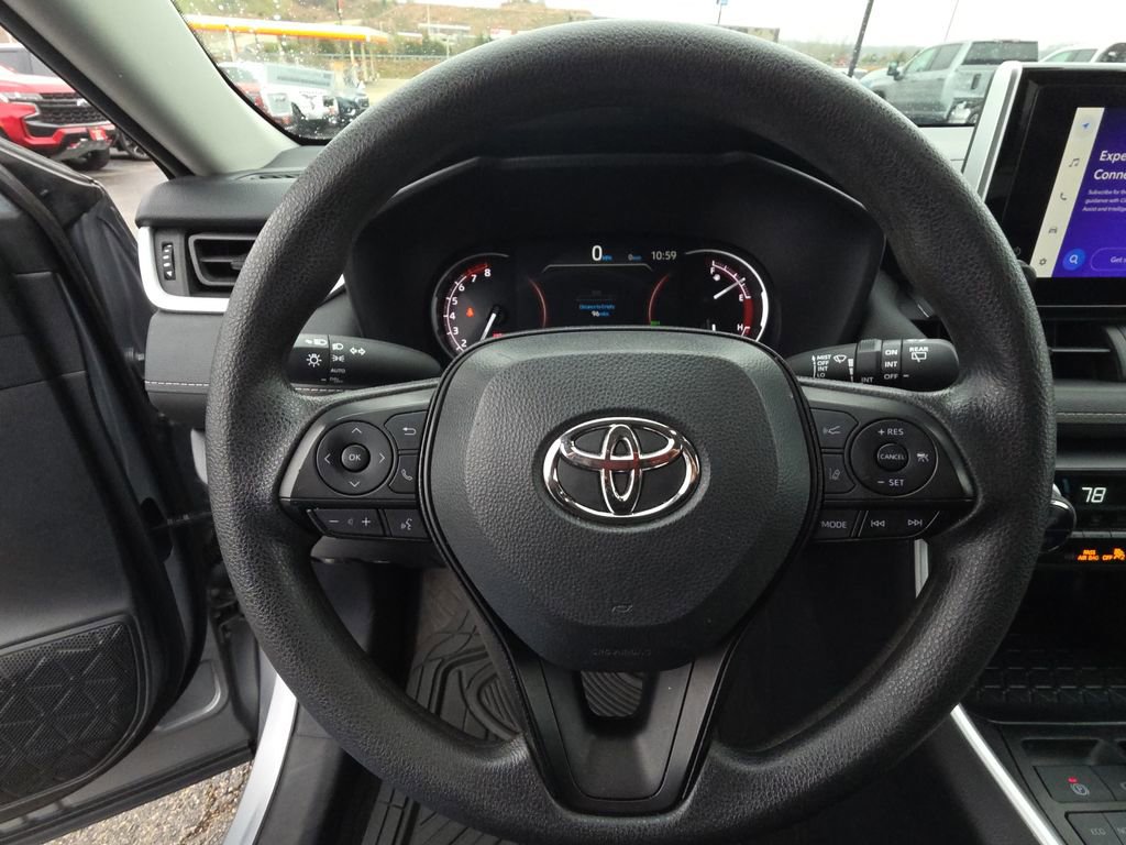 Used 2025 Toyota RAV4 XLE image 17