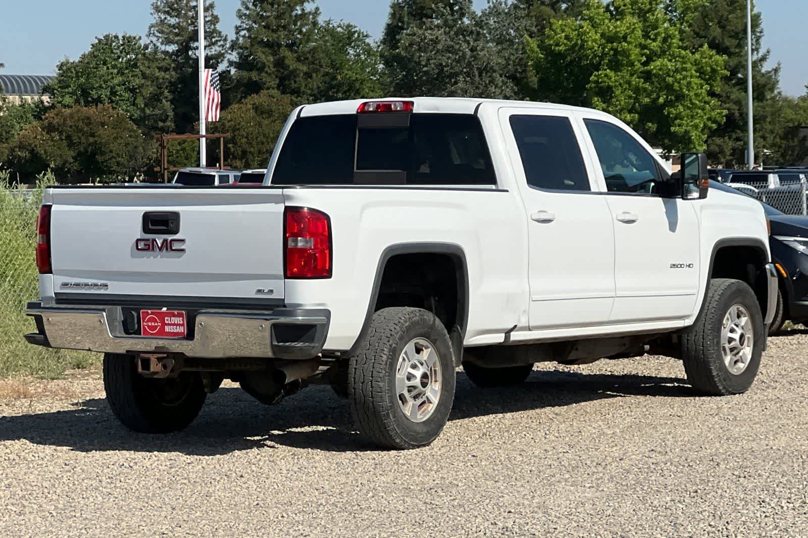 Used 2016 GMC Sierra 2500 SLE w/ SLE Preferred Package AWD/4WD image 3