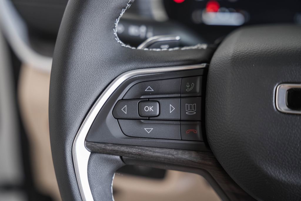 New 2025 Jeep Grand Cherokee L Limited w/ Luxury Tech Group II image 28