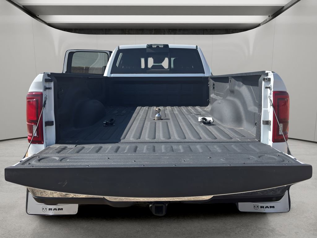 Used 2025 RAM 3500 Laramie AWD/4WD image 17