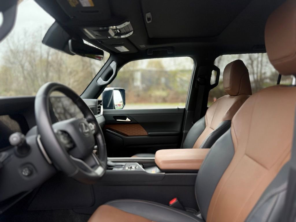 Used 2024 Lexus GX 550 w/ Accessory Package (Z1) image 15