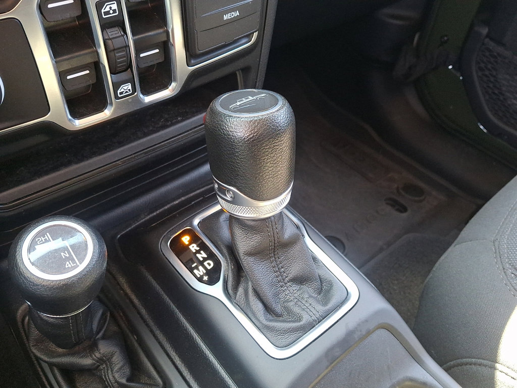 Used 2023 Jeep Gladiator Willys image 30