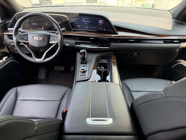 Used 2023 Cadillac Escalade ESV Luxury AWD/4WD image 16