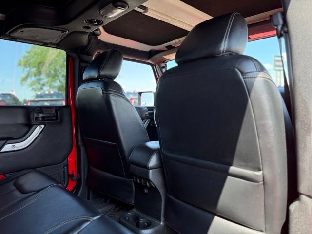 Used 2016 Jeep Wrangler Unlimited Rubicon AWD/4WD image 17