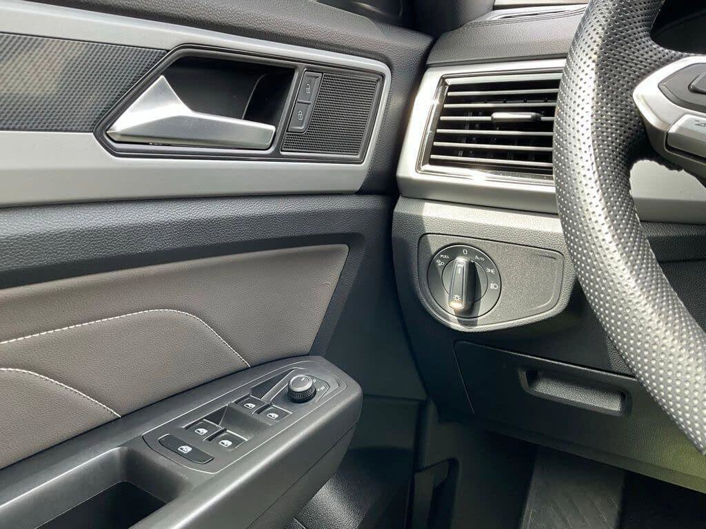 Certified 2023 Volkswagen Atlas Cross Sport SEL R-Line AWD/4WD image 23