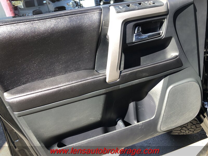 Used 2015 Toyota 4Runner SR5 AWD/4WD image 11