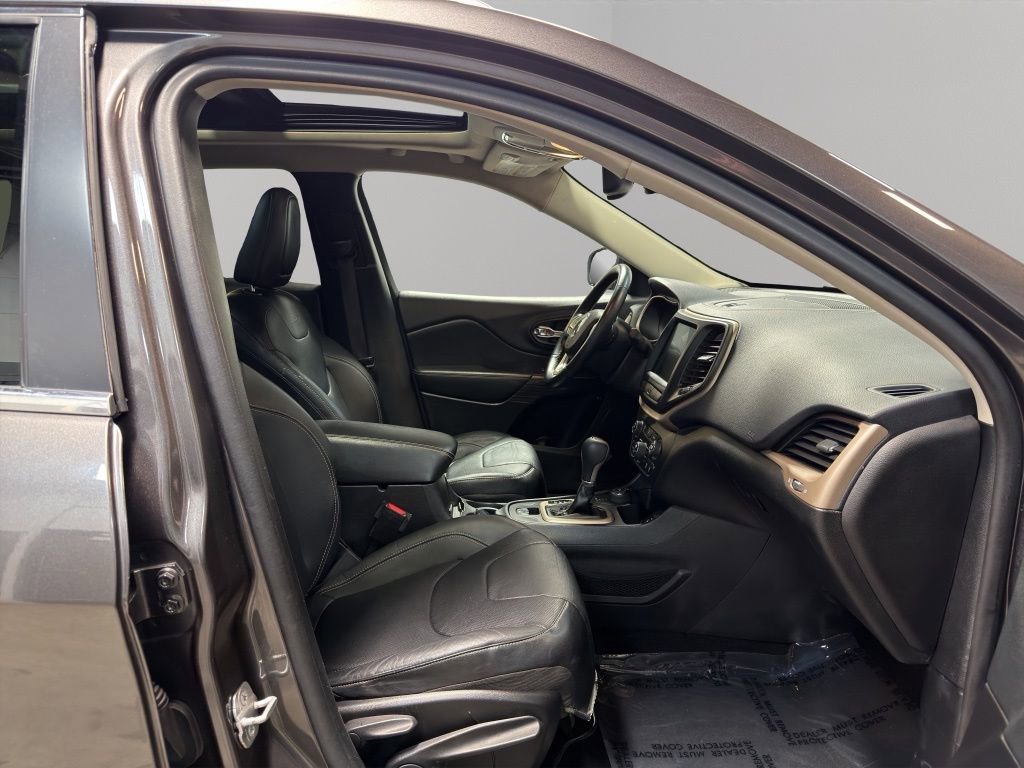 Used 2014 Jeep Cherokee Limited w/ Luxury Group AWD/4WD image 20