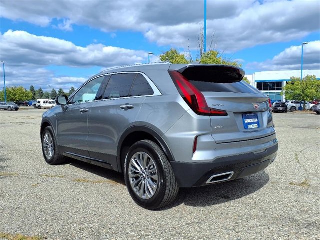Used 2025 Cadillac XT4 Premium Luxury image 5