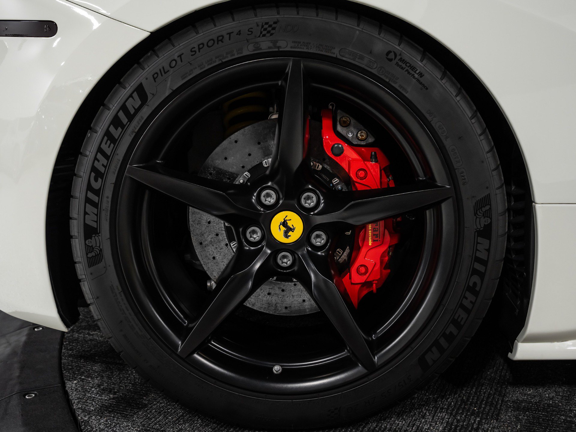 Used 2016 Ferrari 488 GTB RWD image 31