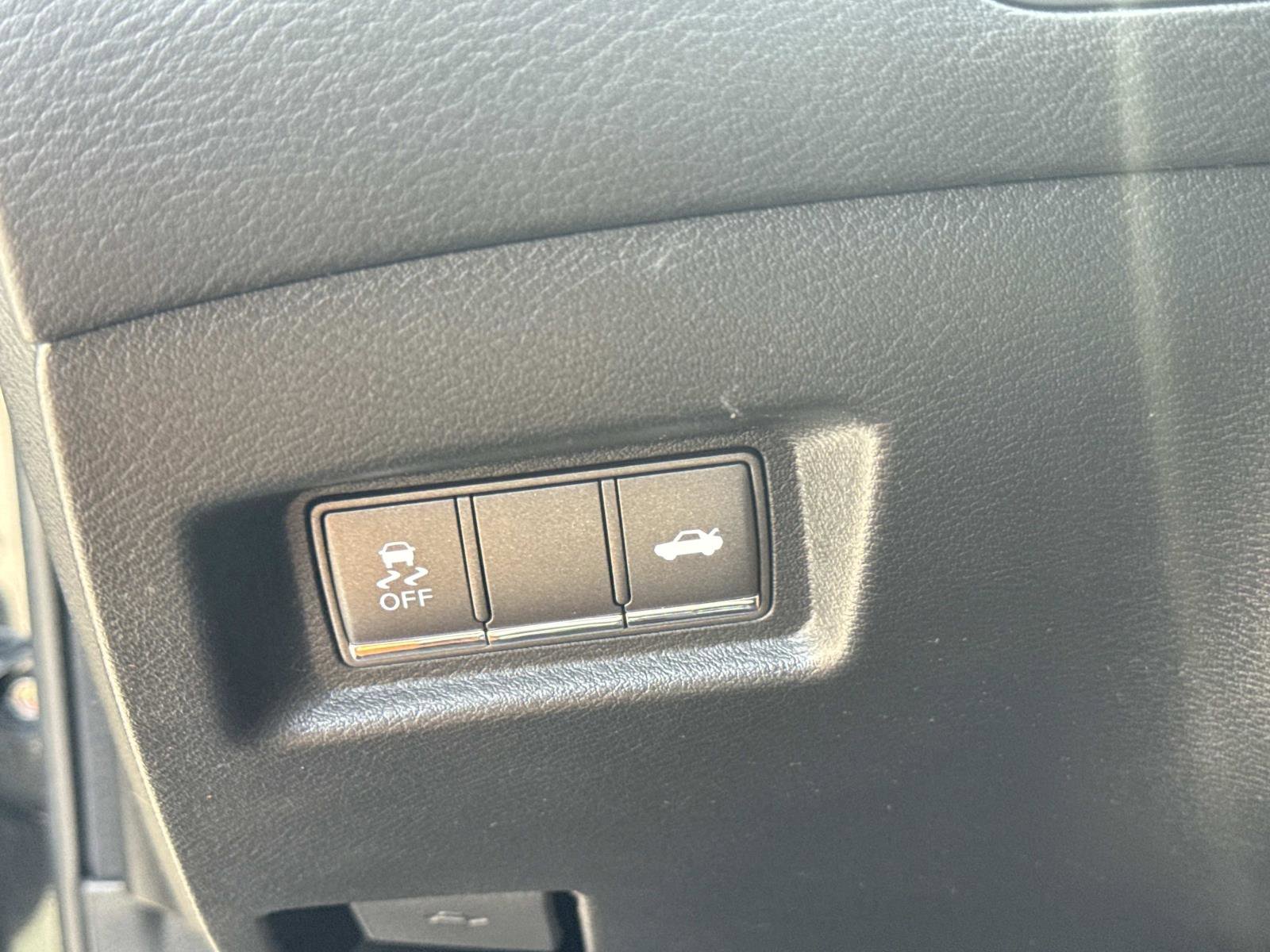 Used 2017 INFINITI Q60 3.0t image 26