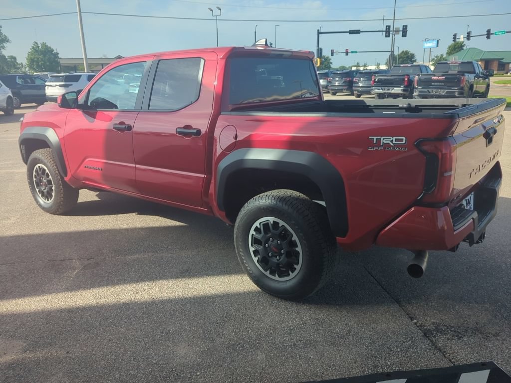 Used 2025 Toyota Tacoma TRD Off-Road AWD/4WD image 5