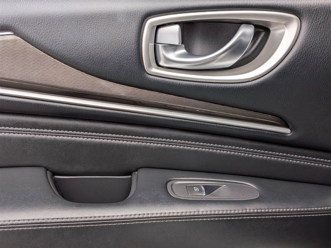 Used 2016 INFINITI QX60 AWD w/ Premium Plus Package image 28