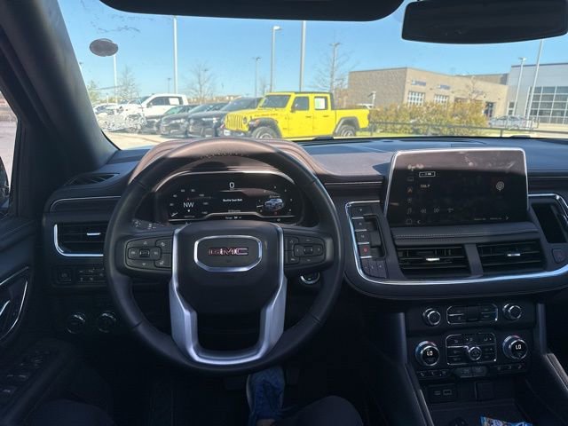 Used 2024 GMC Yukon XL SLT w/ SLT Premium Package image 13