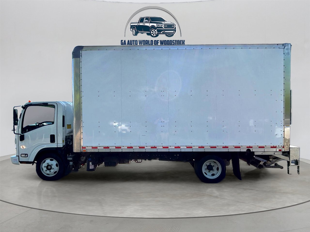 Used 2023 Chevrolet Low Cab Forward 5500XD image 2