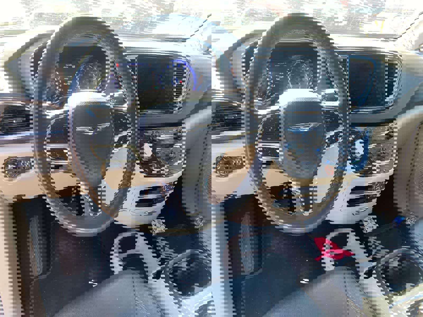 Used 2022 Chrysler Pacifica Touring-L image 11