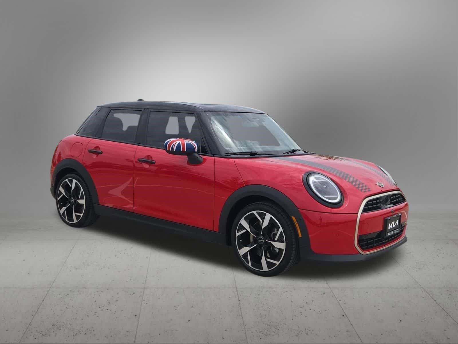 Used 2025 MINI Cooper 4-Door Hardtop FWD image 8