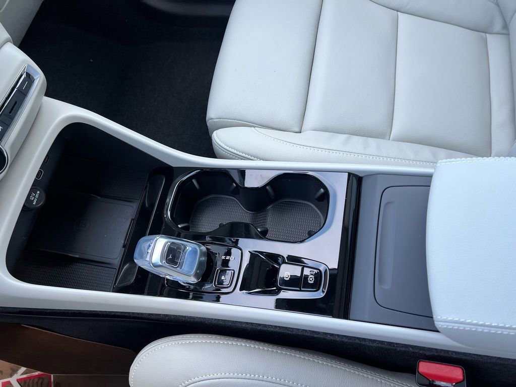 New 2026 Volvo XC40 B5 Plus w/ Protection Package Premier AWD/4WD image 19