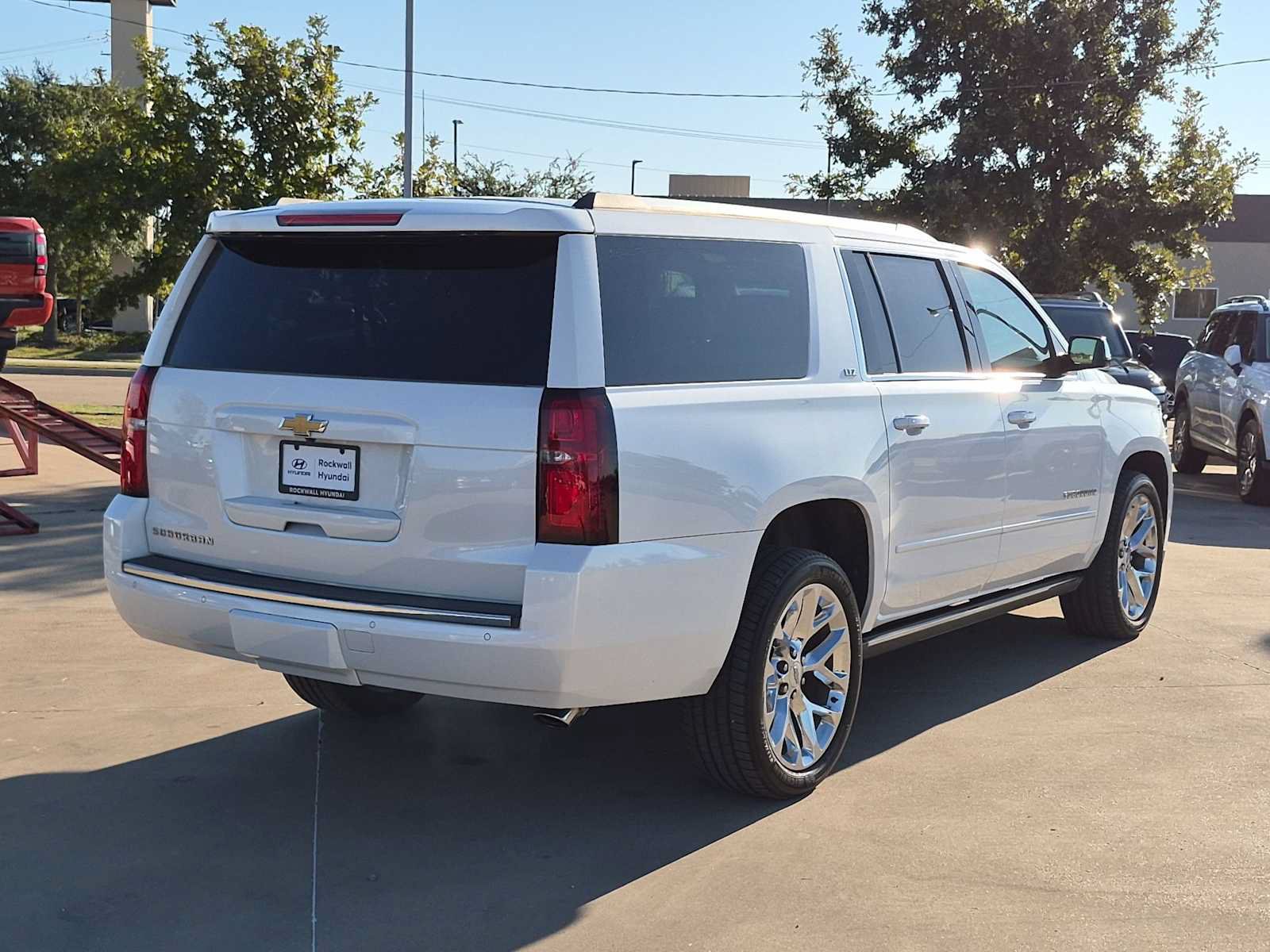 Used 2016 Chevrolet Suburban LTZ RWD image 14