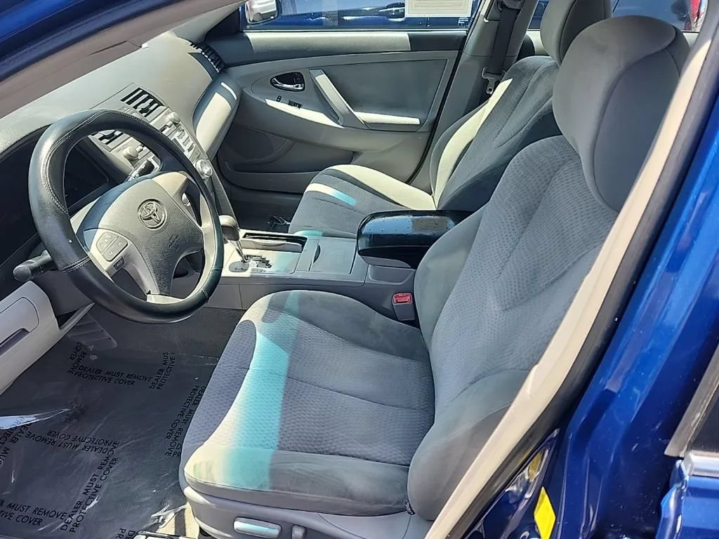 Used 2011 Toyota Camry LE FWD image 9