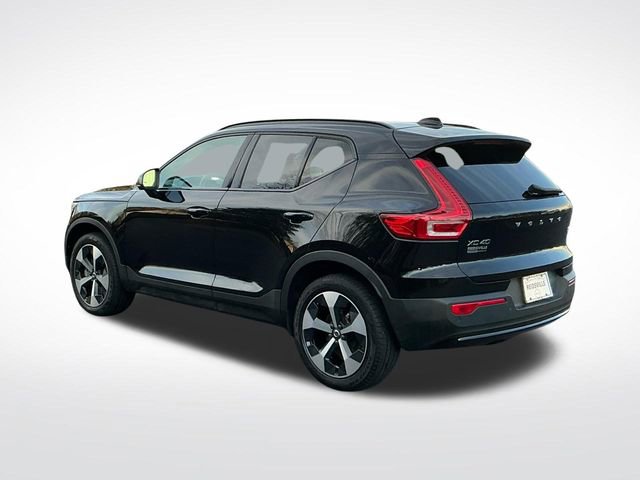 Used 2024 Volvo XC40 B5 Plus image 3