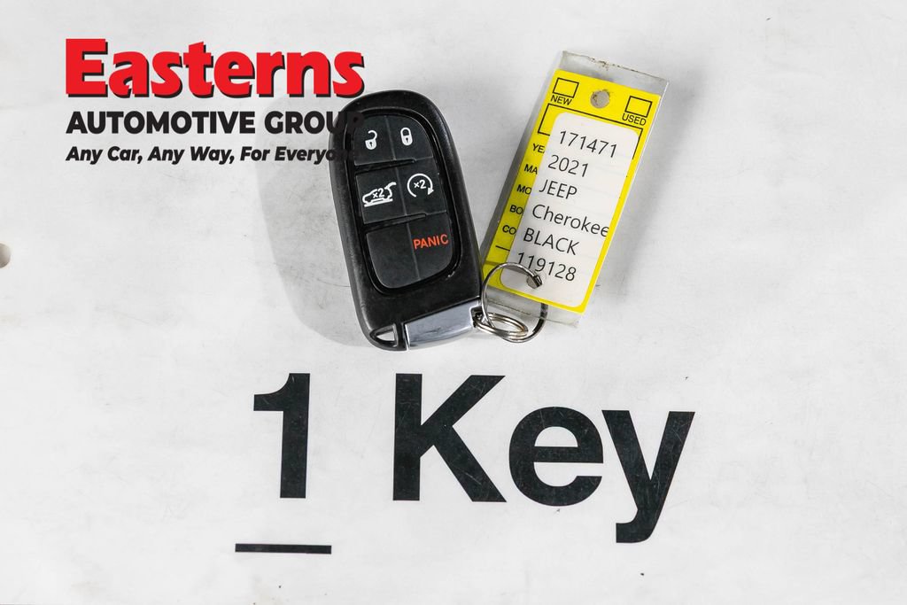Used 2021 Jeep Cherokee Limited w/ Mopar Interior Package AWD/4WD image 27