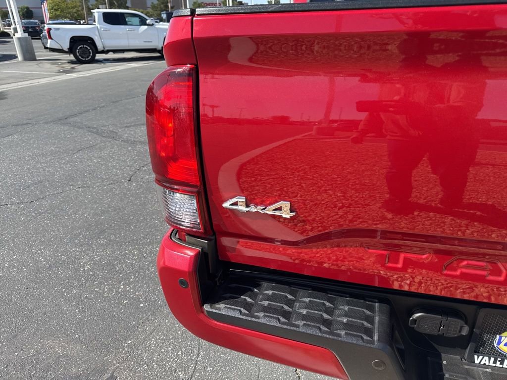 Certified 2023 Toyota Tacoma SR5 AWD/4WD image 7