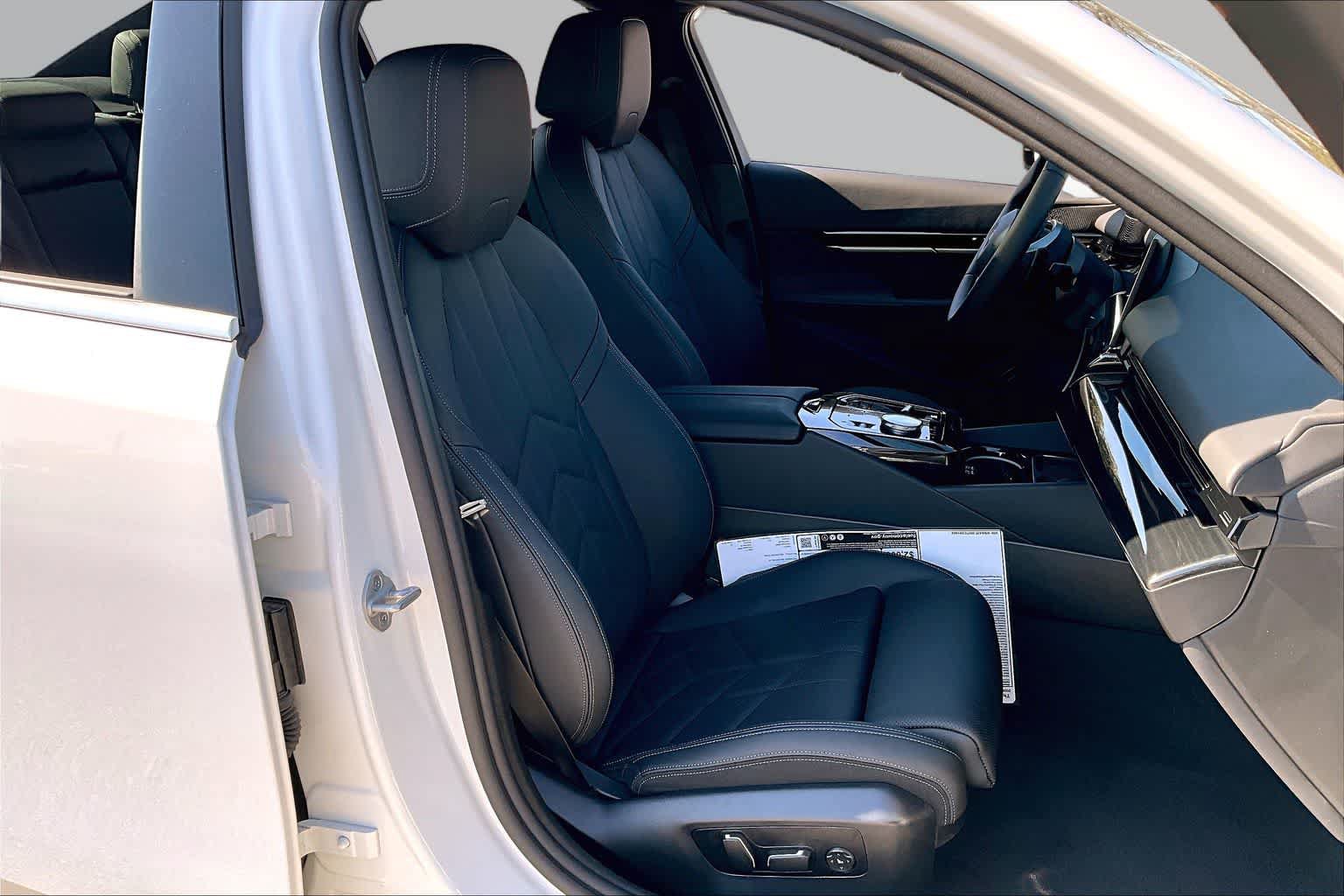 Used 2026 BMW 530i RWD image 8